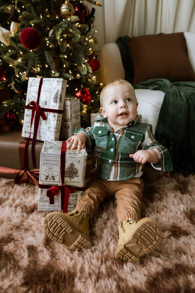 Cozy studio Christmas photo session with family at Urban Studios in Springfield Missouri