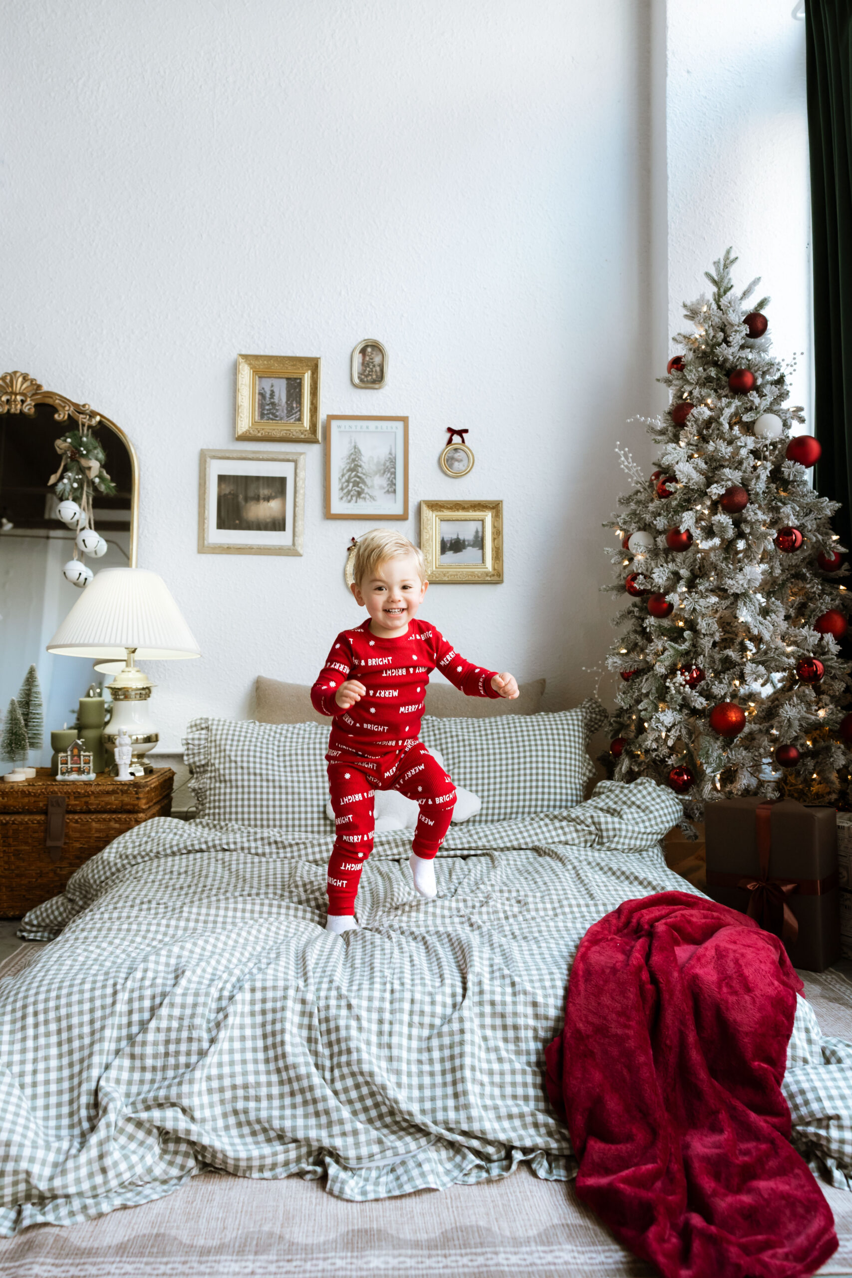 Cozy studio Christmas photo session with family at Urban Studios in Springfield Missouri