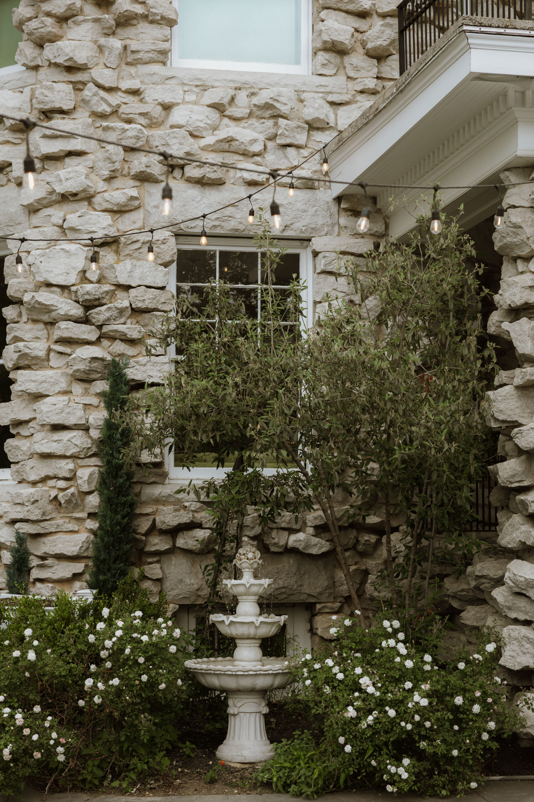 Wedding photography at Haseltine Estate in Springfield Missouri by Katey Sutton Photo