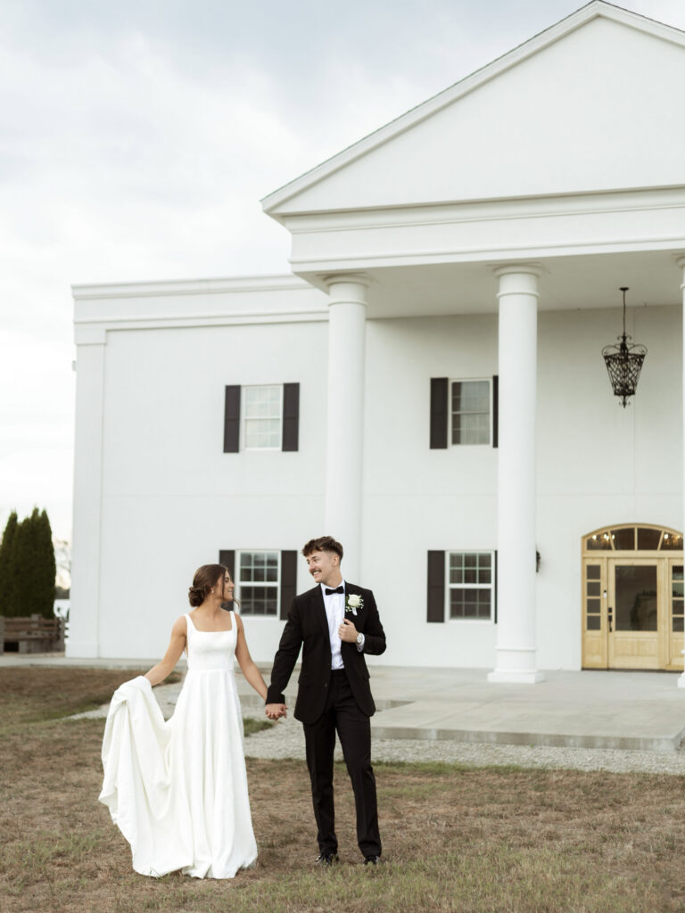 Wedding photography at Southern Charm Estate in Mt. Vernon Missouri by Katey Sutton Photo