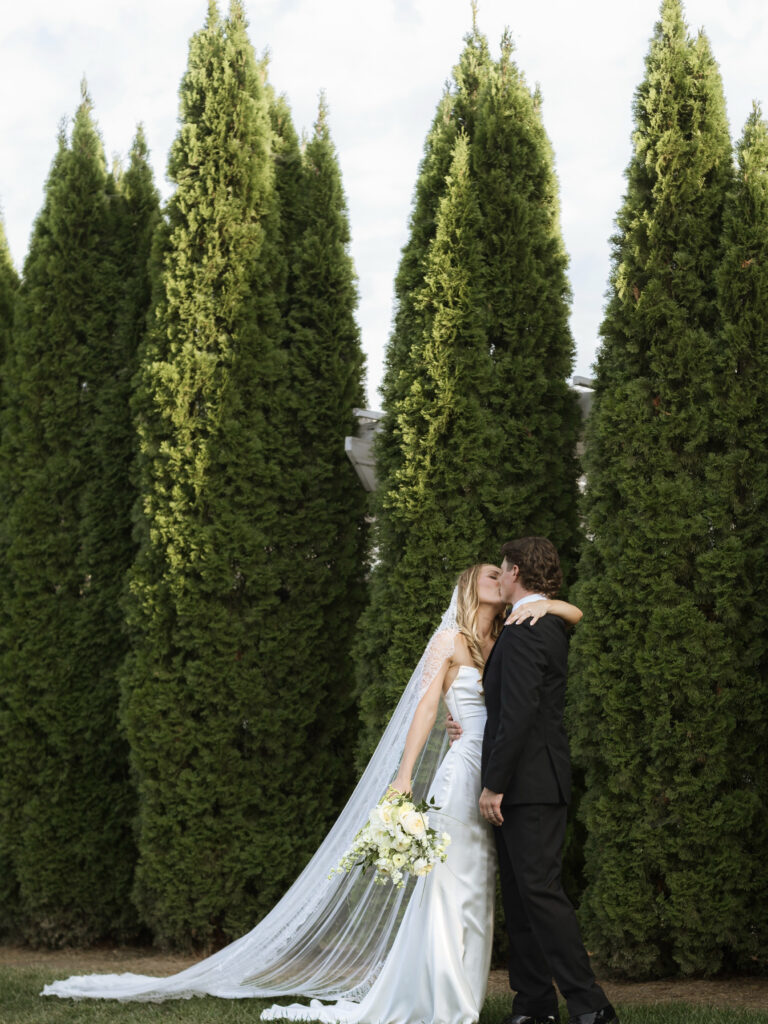 Wedding photography at Greenhouse Two Rivers in Highlandville Missouri by Katey Sutton Photo